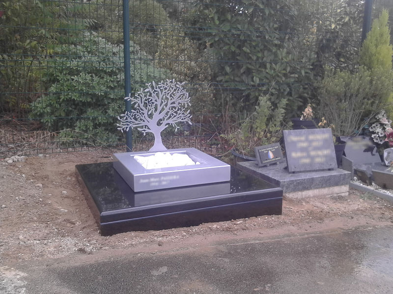 Monuments Funéraires et Cinéraires en acier Tombe Moderne Design Zen Originale Pierre Monuments Funéraires et Cinéraires en acier Tombe Moderne Design Zen Originale Pierre